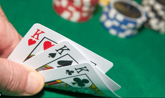 Mẹo xáo và chia bài 3 cây poker